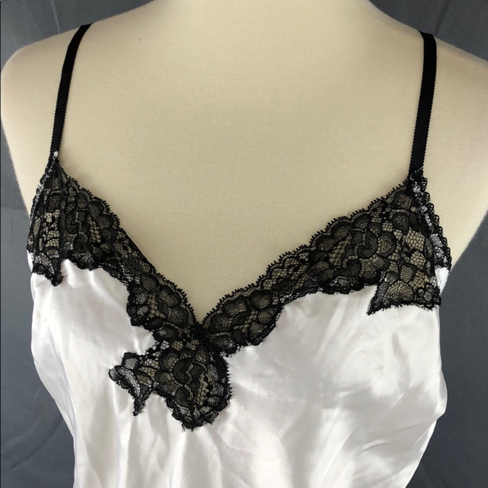 Nwt Victoria’s secret slip - Picture 2 of 3